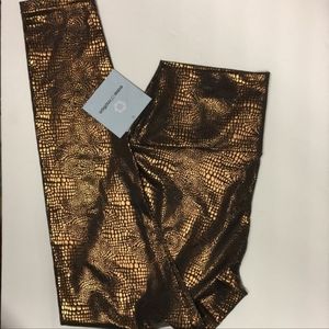 Nwot ease of motion faux leather bronzed metallic crocodile leggings medium
